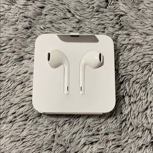Apple earphones